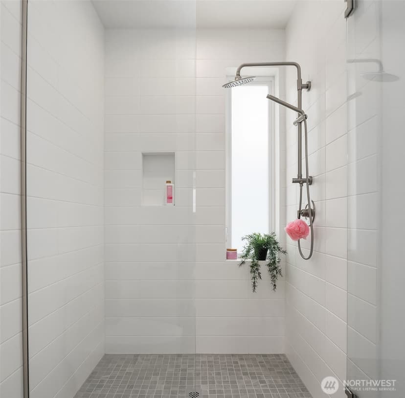 Property photo for 633 13th Avenue E, Seattle photo 21