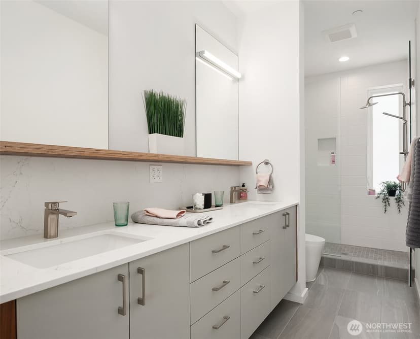 Property photo for 633 13th Avenue E, Seattle photo 20