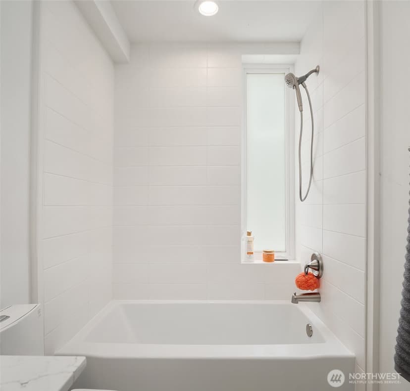 Property photo for 633 13th Avenue E, Seattle photo 15
