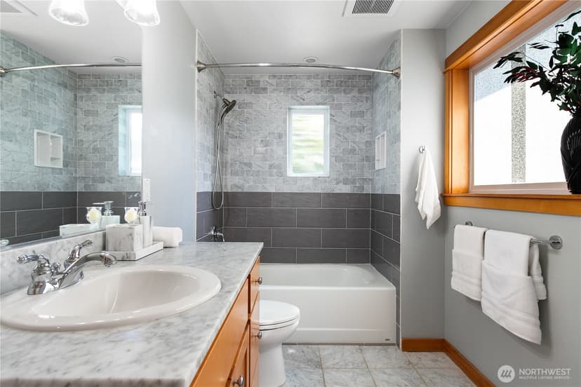 Property photo for 1939 10th Avenue W #B, Seattle photo 14