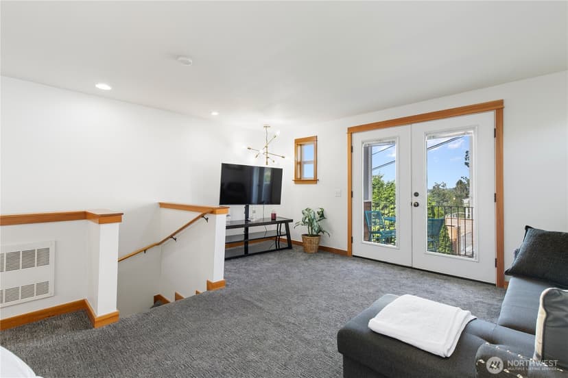 Property photo for 1939 10th Avenue W #B, Seattle photo 9