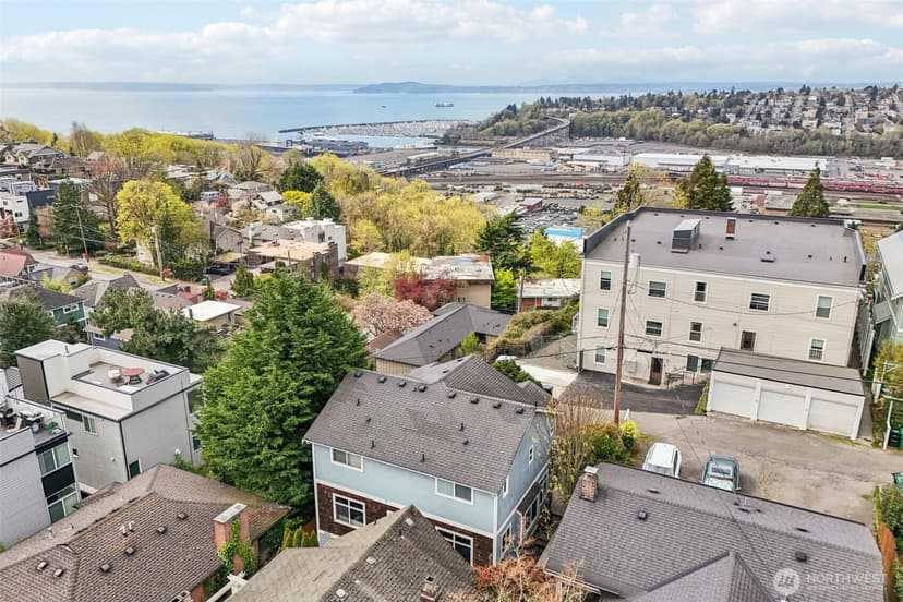 Property photo for 1939 10th Avenue W #B, Seattle photo 24