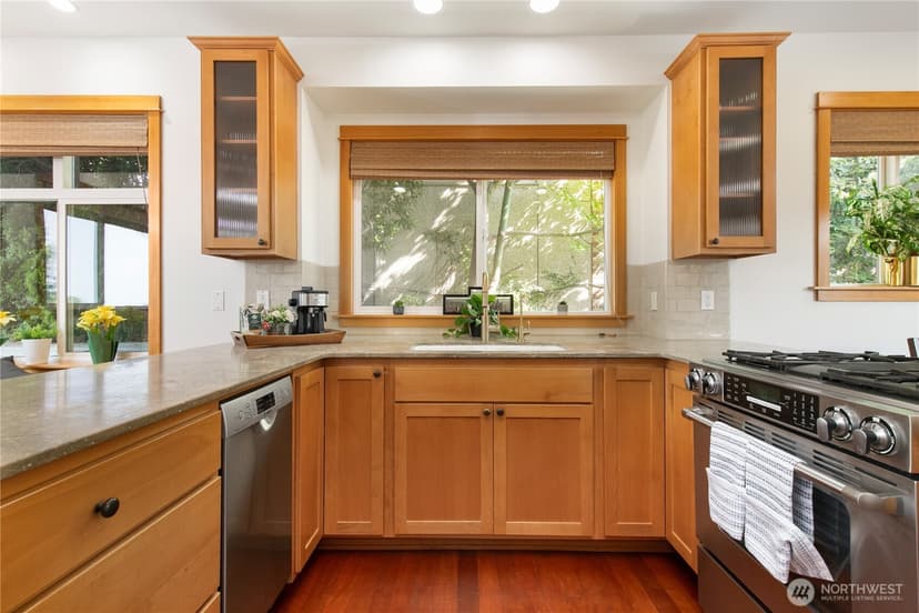 Property photo for 1939 10th Avenue W #B, Seattle photo 5