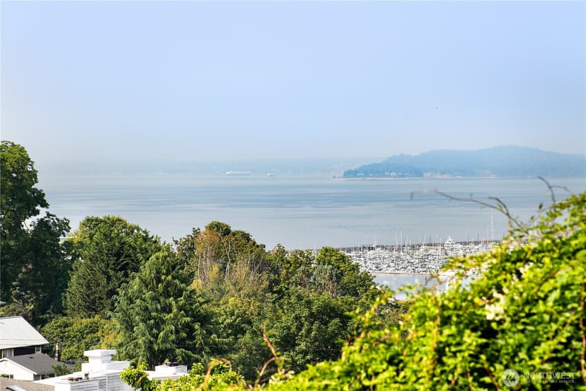 Property photo for 1939 10th Avenue W #B, Seattle