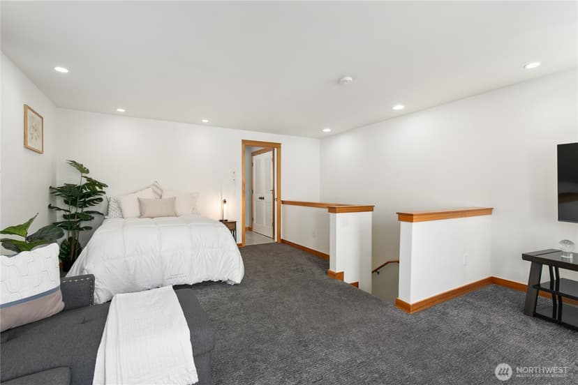Property photo for 1939 10th Avenue W #B, Seattle photo 13