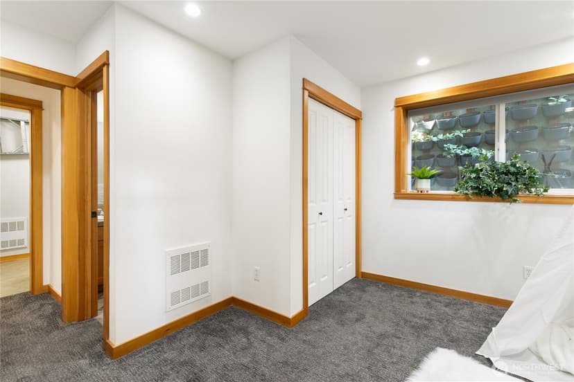 Property photo for 1939 10th Avenue W #B, Seattle photo 16