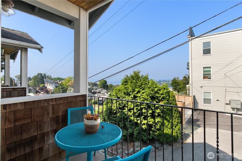 Property photo for 1939 10th Avenue W #B, Seattle photo 11