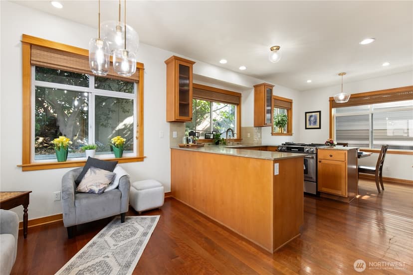 Property photo for 1939 10th Avenue W #B, Seattle photo 4