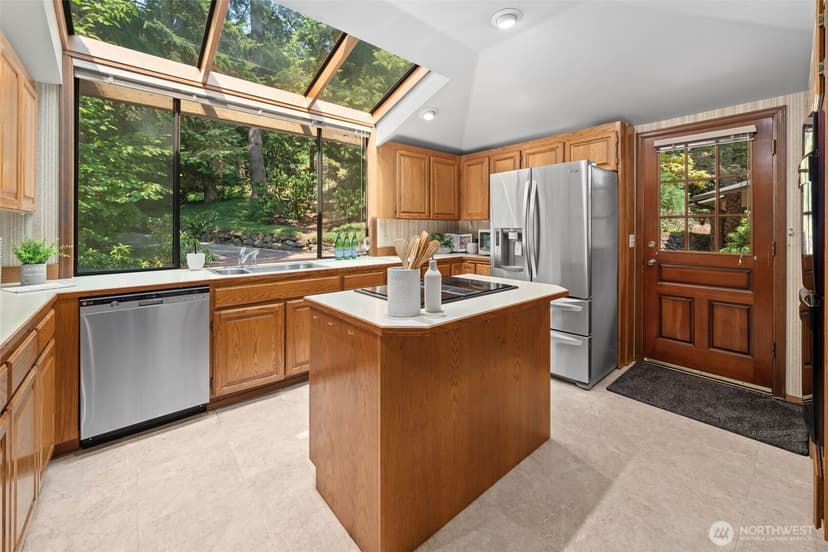 Property photo for 20605 SE 127th Street, Issaquah photo 9
