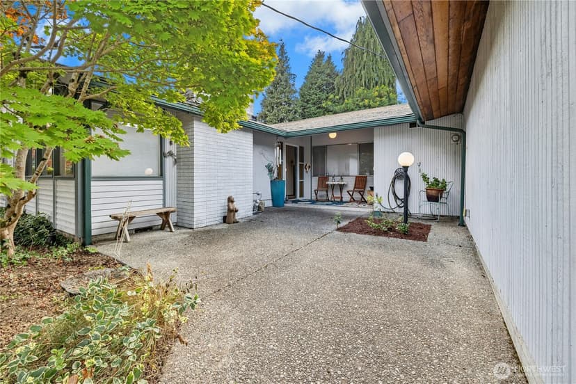 Property photo for 8826 Cascadia Avenue, Everett photo 4
