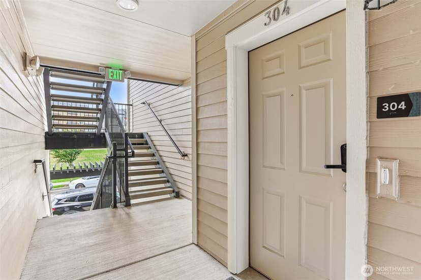 Property photo for 921 Westridge Way NE #304, Issaquah photo 4