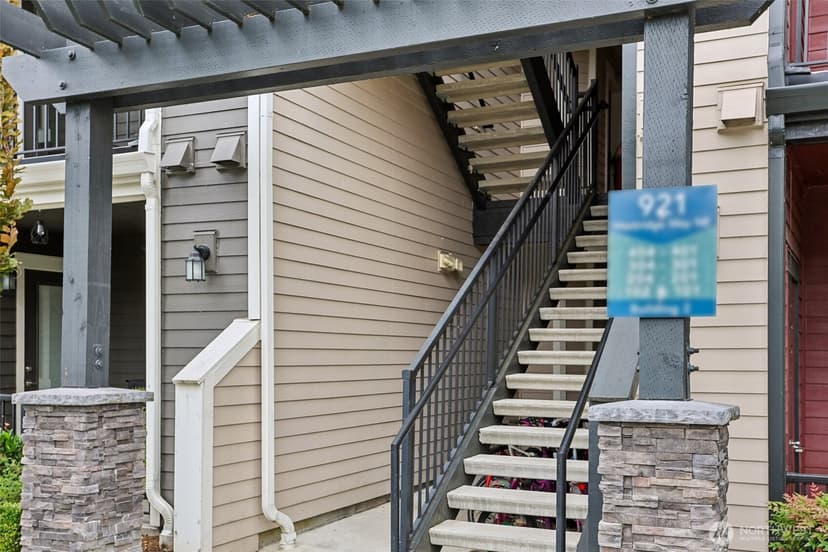 Property photo for 921 Westridge Way NE #304, Issaquah photo 3