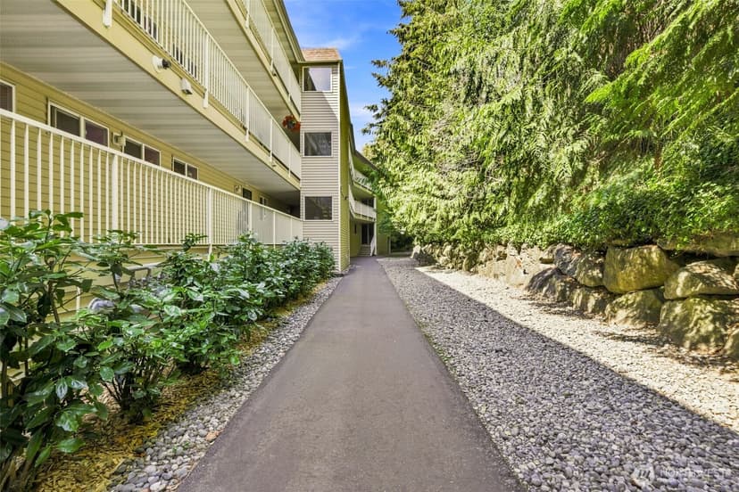 Property photo for 10203 47th Avenue SW #B8, Seattle photo 27