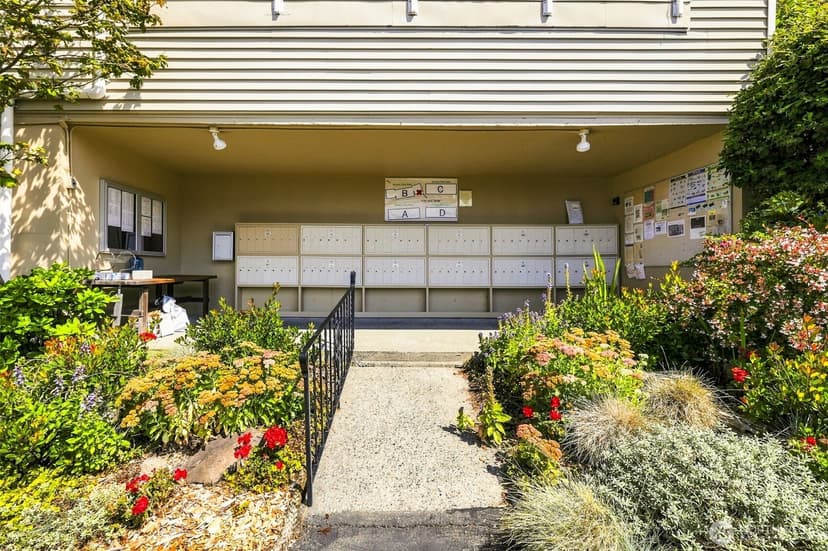 Property photo for 10203 47th Avenue SW #B8, Seattle photo 26