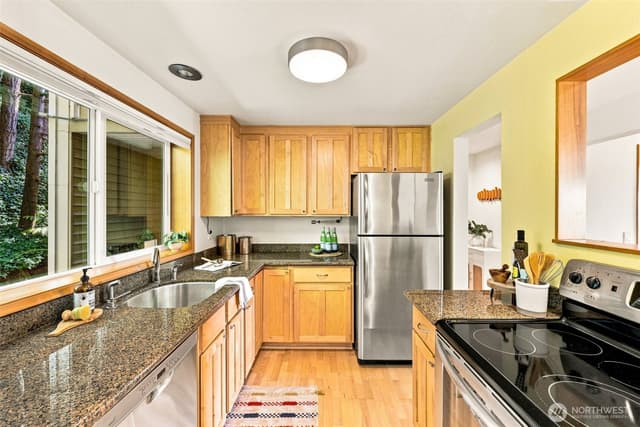 Property photo for 10203 47th Avenue SW #B8, Seattle photo 4