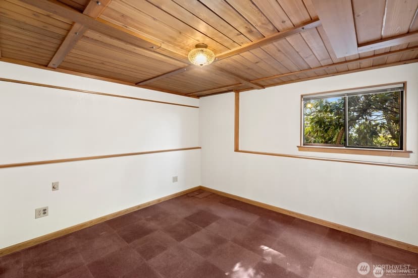 Property photo for 7821 East Side Drive NE, Tacoma photo 18
