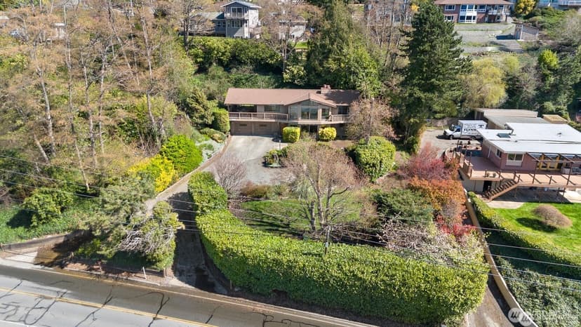 Property photo for 7821 East Side Drive NE, Tacoma photo 28