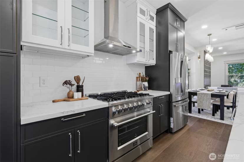 Property photo for 1721 3rd Avenue N, Seattle photo 17