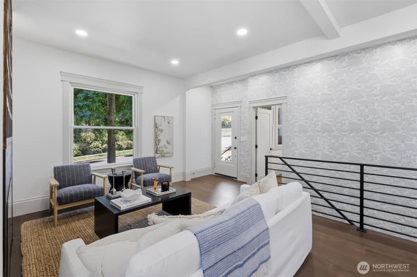 Property photo for 1721 3rd Avenue N, Seattle photo 6