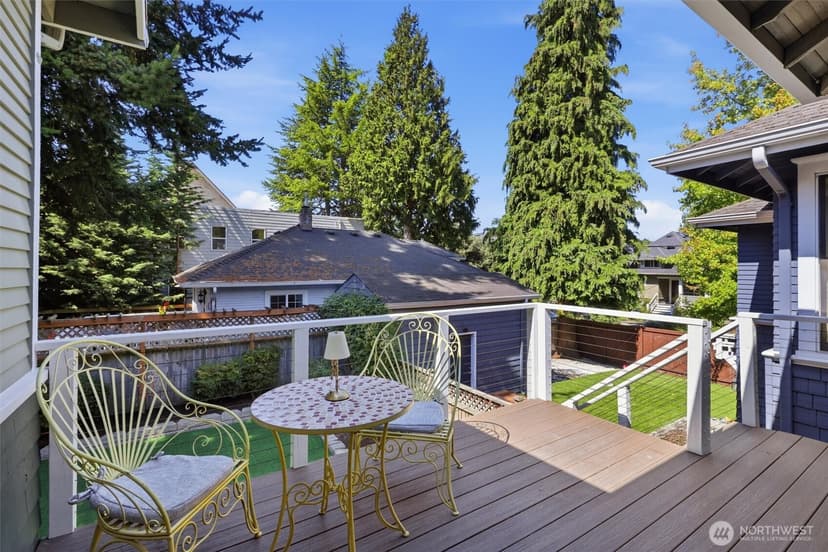 Property photo for 1721 3rd Avenue N, Seattle photo 23