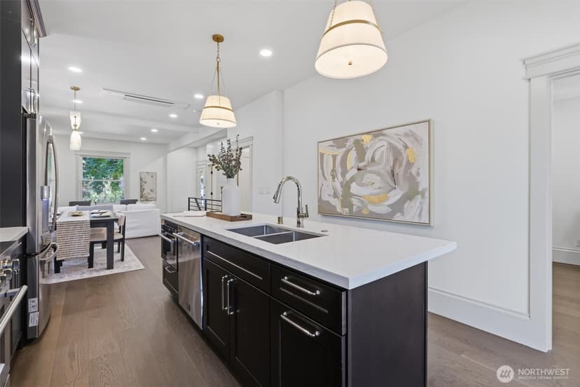Property photo for 1721 3rd Avenue N, Seattle photo 16
