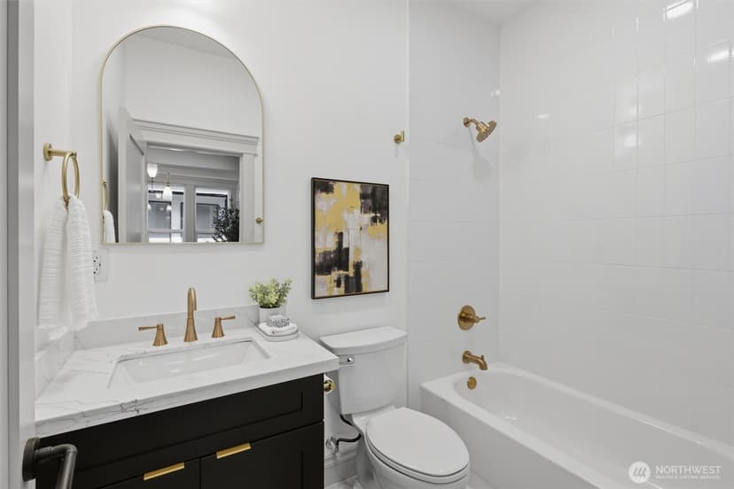 Property photo for 1721 3rd Avenue N, Seattle photo 13