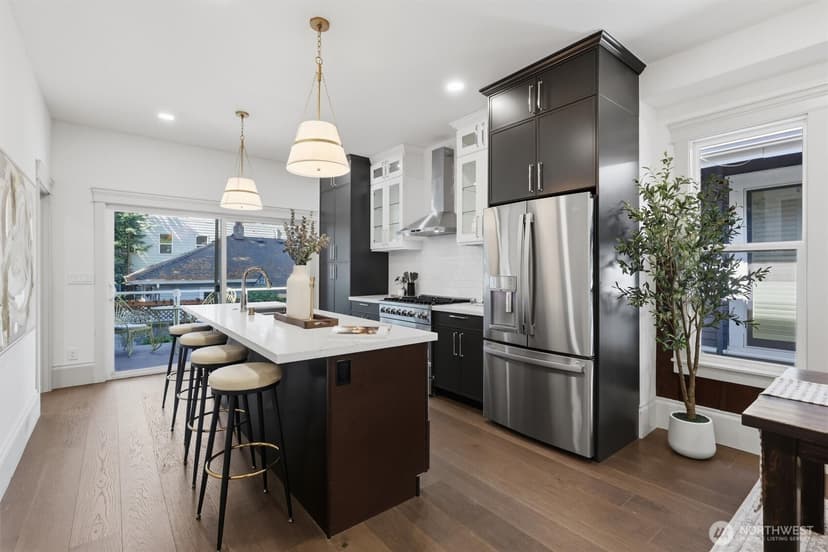 Property photo for 1721 3rd Avenue N, Seattle photo 14