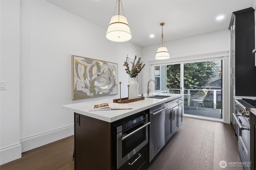 Property photo for 1721 3rd Avenue N, Seattle photo 18
