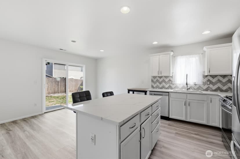 Property photo for 11011 180th Avenue Ct E, Bonney Lake photo 9