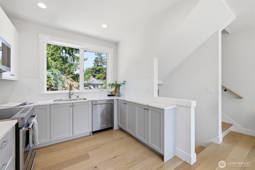 Property photo for 8815 Densmore Avenue N #B, Seattle photo 12