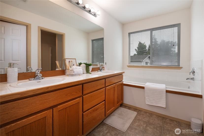 Property photo for 926 99th Street SW, Everett photo 16