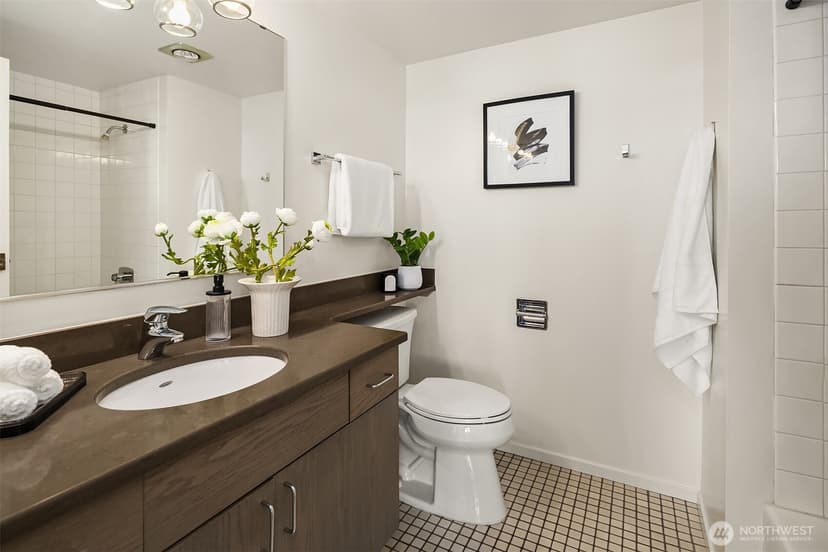 Property photo for 4540 8th Avenue NE #1002, Seattle photo 20