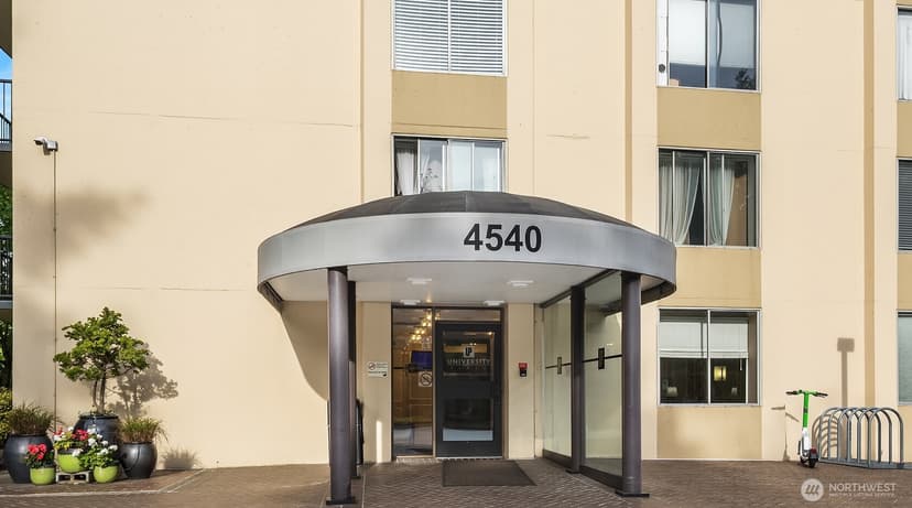 Property photo for 4540 8th Avenue NE #1002, Seattle photo 24