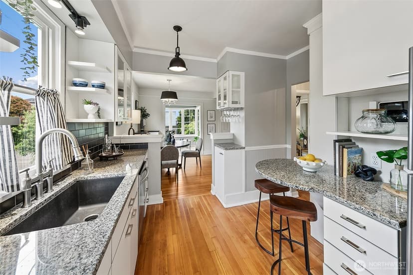 Property photo for 5761 35th Avenue NE, Seattle photo 14