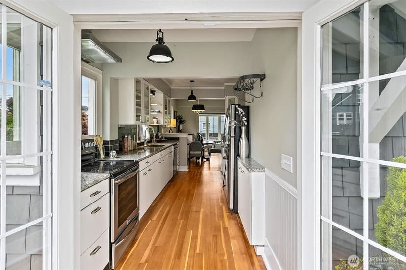 Property photo for 5761 35th Avenue NE, Seattle photo 15