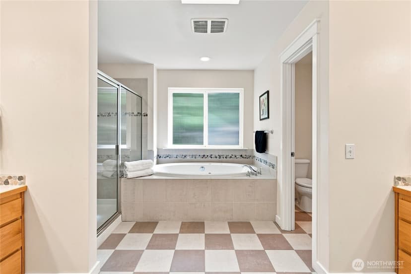Property photo for 19028 37th Avenue NE, Lake Forest Park photo 28