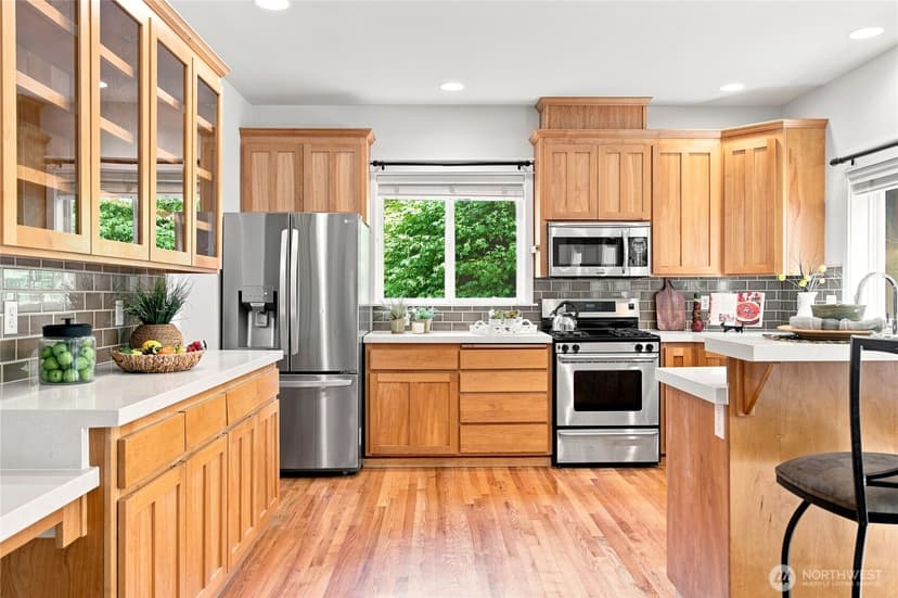 Property photo for 19028 37th Avenue NE, Lake Forest Park photo 13