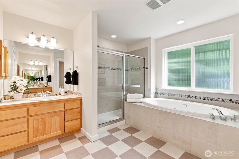 Property photo for 19028 37th Avenue NE, Lake Forest Park photo 27