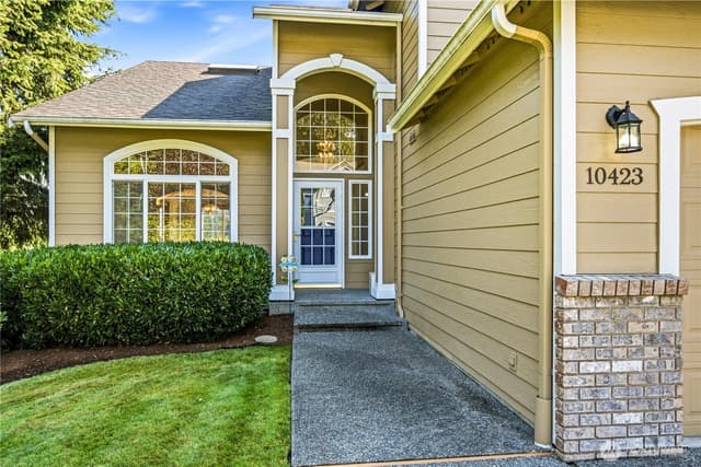 Property photo for 10423 30th Drive SE, Everett photo 3