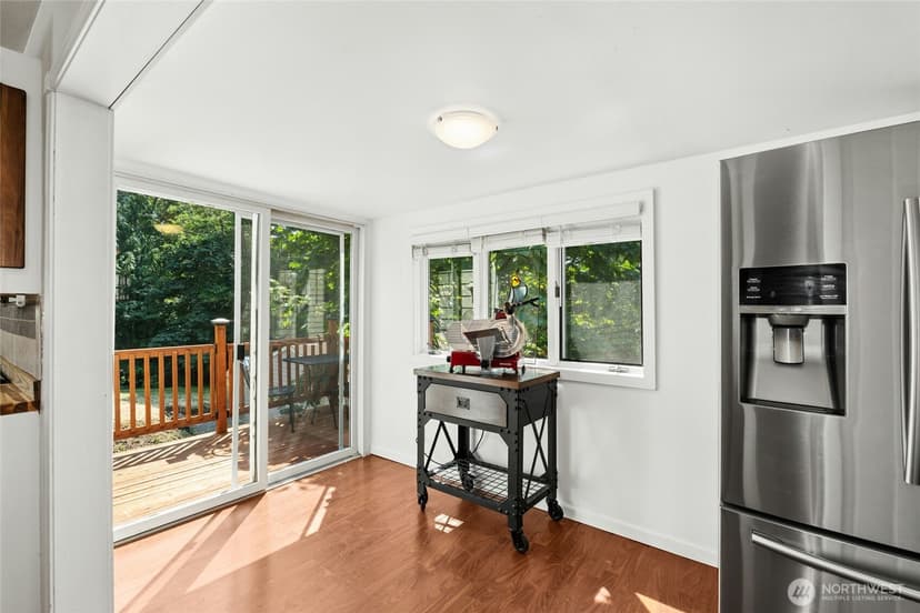 Property photo for 18011 83rd Avenue NE, Kenmore photo 6