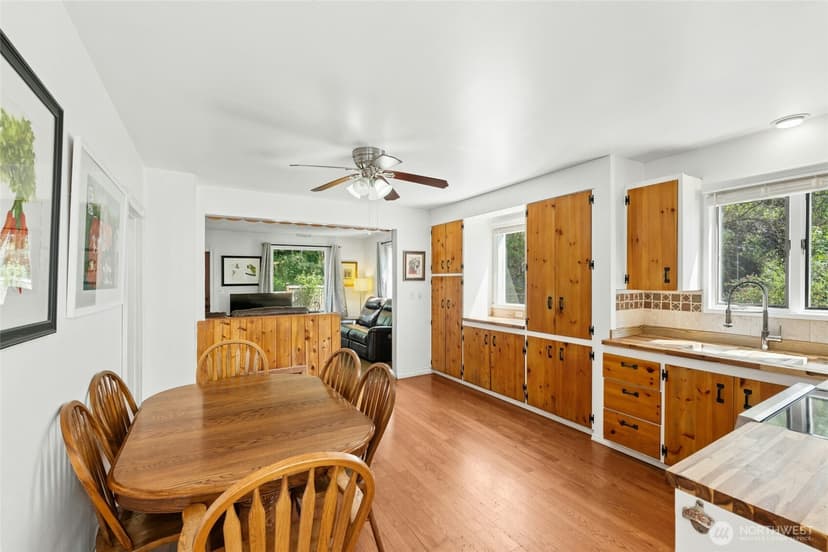 Property photo for 18011 83rd Avenue NE, Kenmore photo 4