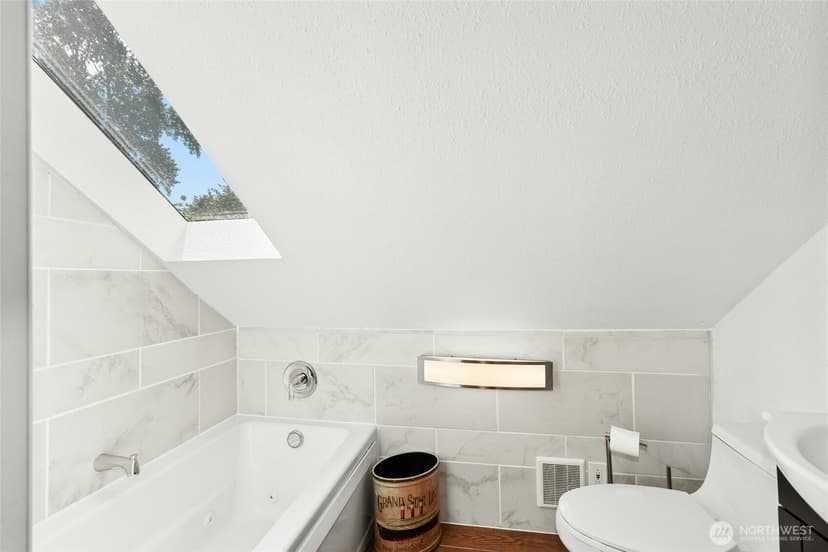 Property photo for 18011 83rd Avenue NE, Kenmore photo 13
