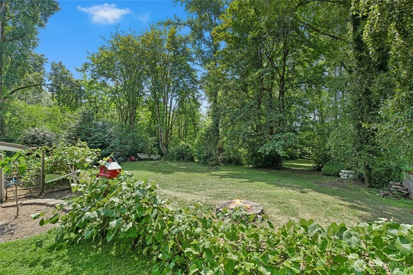 Property photo for 18011 83rd Avenue NE, Kenmore photo 24