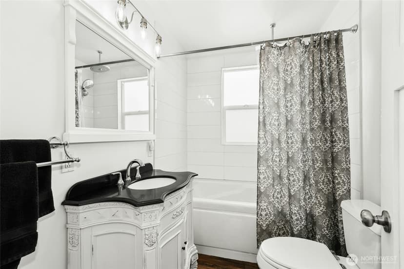 Property photo for 18011 83rd Avenue NE, Kenmore photo 9