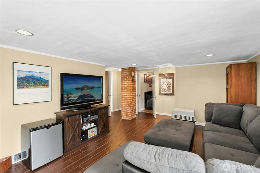 Property photo for 18011 83rd Avenue NE, Kenmore photo 15