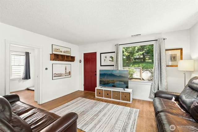 Property photo for 18011 83rd Avenue NE, Kenmore photo 3
