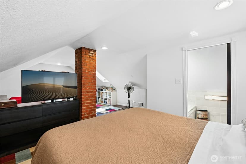 Property photo for 18011 83rd Avenue NE, Kenmore photo 11