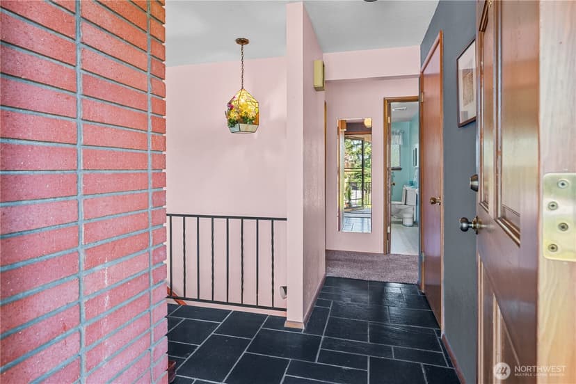 Property photo for 1040 Rosewood Lane, Fircrest photo 9