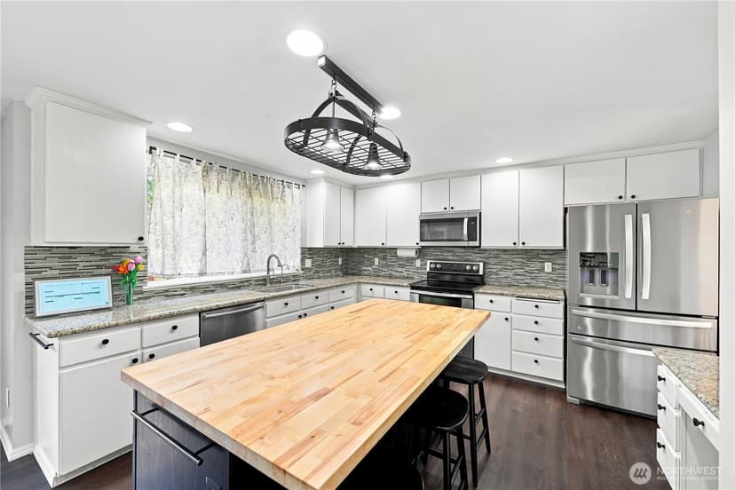 Property photo for 1221 85th Drive NE, Lake Stevens photo 4