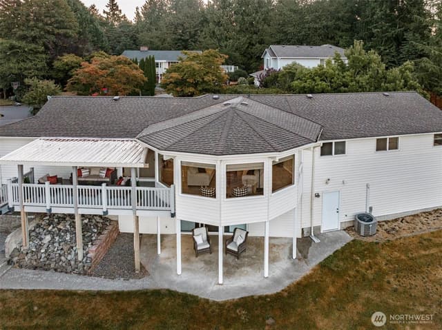 Property photo for 1052 E Robinhood Drive, Arlington photo 3